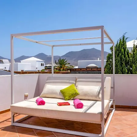 Amparo Villa *